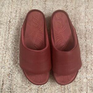 Athleta Saysh Slide Women’s Size 8 Berry Rose